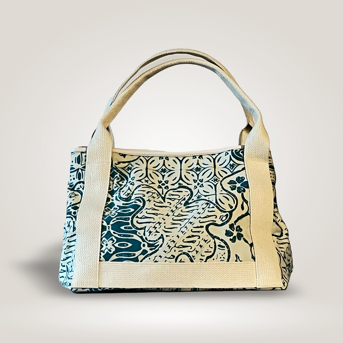 Batik Sekar Jagad Bag by YBI (Yayasan Batik Indonesia)