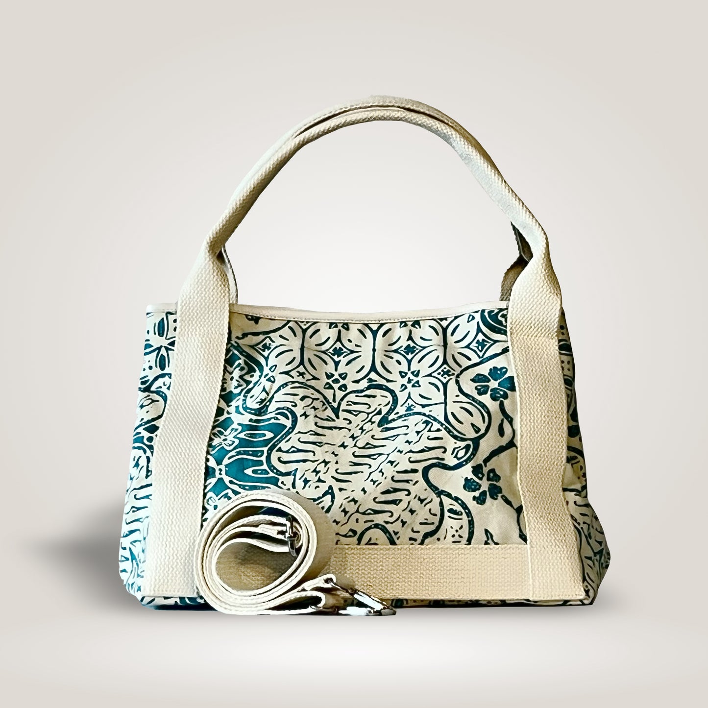 Batik Sekar Jagad Bag by YBI (Yayasan Batik Indonesia)